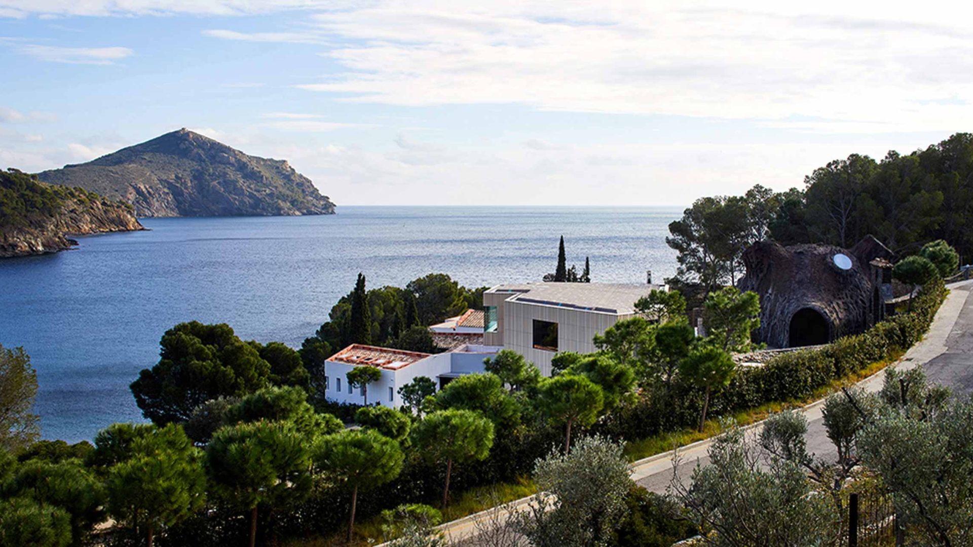 El Bulli restaurant as seen from above. It sits amongst trees by the sea.